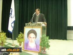 دکتر ساکی درآیین استقبال از دانشجویان جدید الورود پردیس های استان بوشهر:
زیر بنای حرفه معلمی بینش تربیتی است
 2