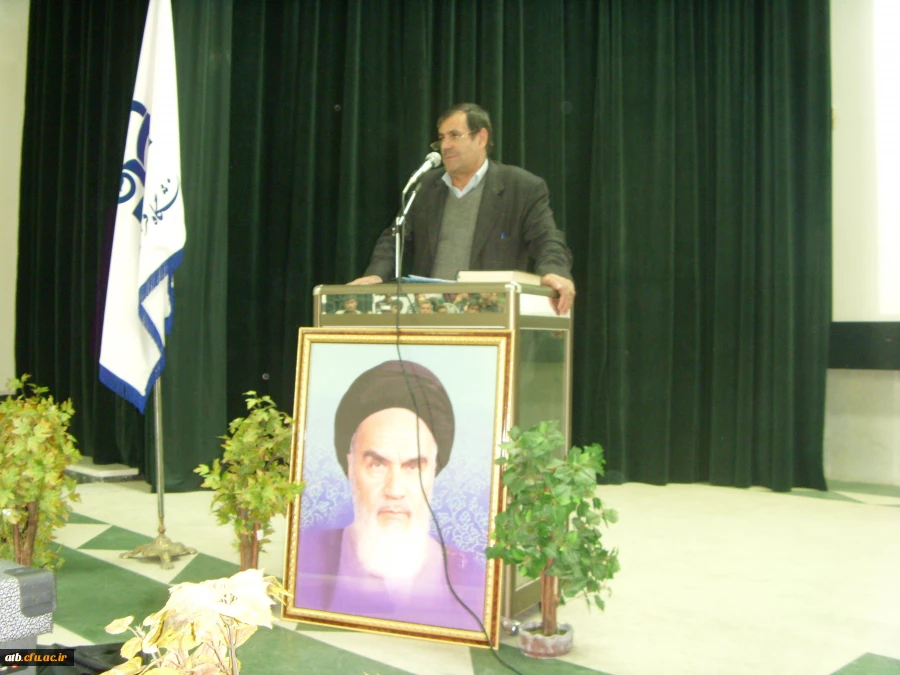 دکتر ساکی درآیین استقبال از دانشجویان جدید الورود پردیس های استان بوشهر:
زیر بنای حرفه معلمی بینش تربیتی است
 2