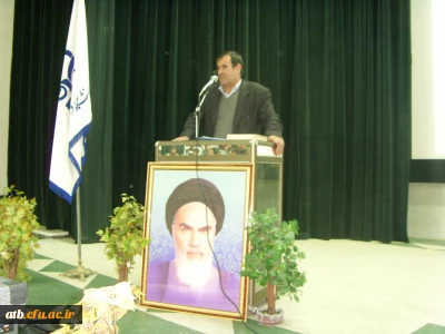 دکتر ساکی درآیین استقبال از دانشجویان جدید الورود پردیس های استان بوشهر:
زیر بنای حرفه معلمی بینش تربیتی است