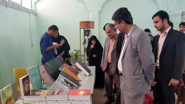 به همت انجمن های علمی علوم تربیتی و ادبیات فارسی  پردیس علامه طباطبایی با همکاری واحد فرهنگی و کتابخانه 
برپایی نمایشگاه کتاب به مناسبت هفته مطالعه، کتاب و کتاب خوانی و بزرگداشت علامه طباطبایی 3