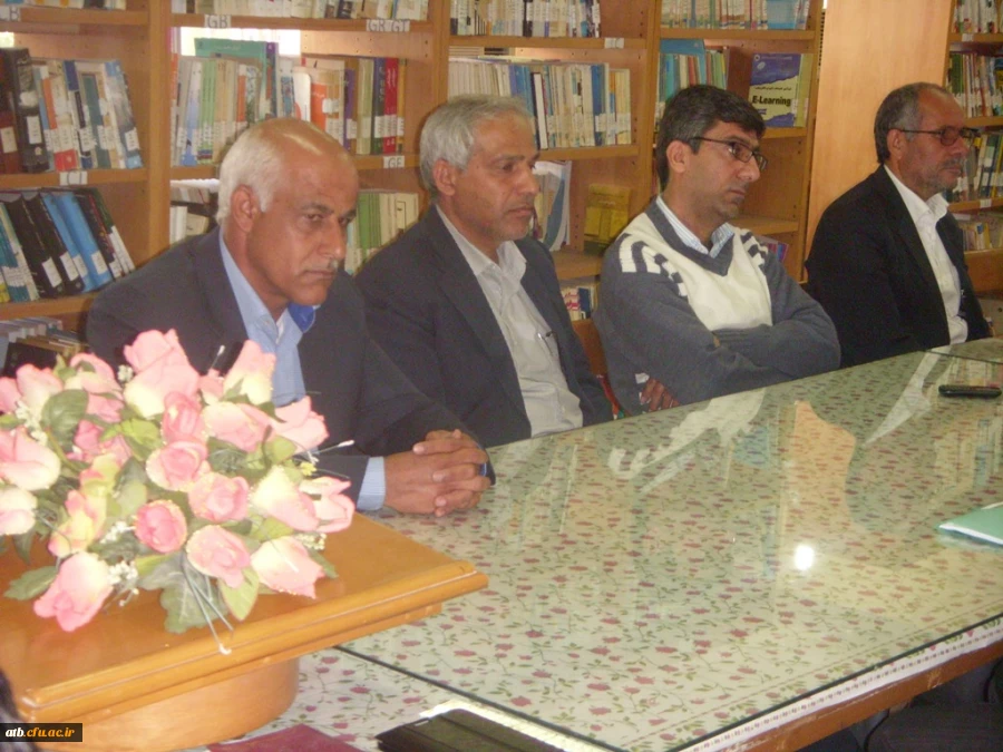 با همکاری دفتر فرهنگی – هنری و انجمن ادبی پردیس علامه طباطبایی برگزار گردید
برنامه ادبی شاهنامه خوانی با حضور هنرمند ارجمند بوشهری استاد ایرج صغیری