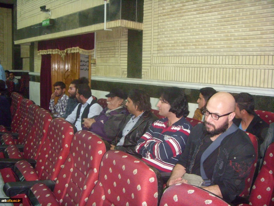 با همکاری دفتر فرهنگی – هنری و انجمن ادبی پردیس علامه طباطبایی برگزار گردید
برنامه ادبی شاهنامه خوانی با حضور هنرمند ارجمند بوشهری استاد ایرج صغیری  8