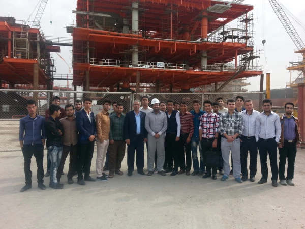 بازدید دانشجویان دانشگاه فرهنگیان پردیس علامه طباطبایی بوشهر از بزرگترین ناحیه صنعتی کشتی سازی ایران
