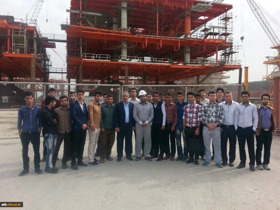 بازدید دانشجویان دانشگاه فرهنگیان پردیس علامه طباطبایی بوشهر از بزرگترین ناحیه صنعتی کشتی سازی ایران