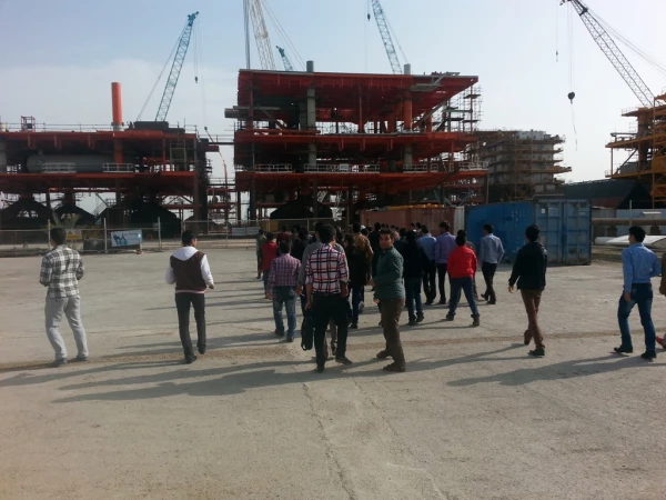 بازدید دانشجویان دانشگاه فرهنگیان پردیس علامه طباطبایی بوشهر از بزرگترین ناحیه صنعتی کشتی سازی ایران