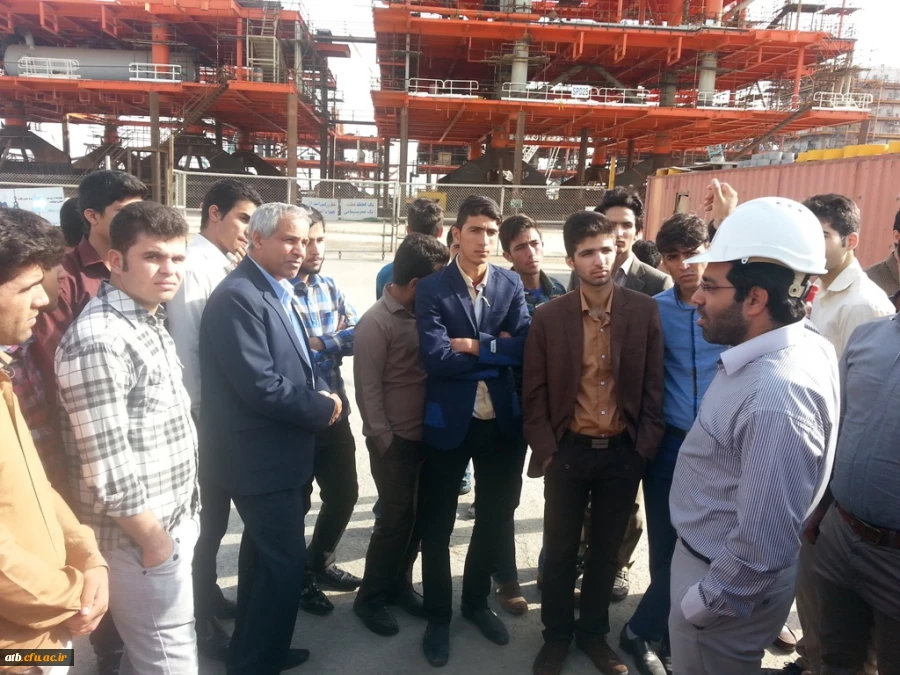 بازدید دانشجویان دانشگاه فرهنگیان پردیس علامه طباطبایی بوشهر از بزرگترین ناحیه صنعتی کشتی سازی ایران