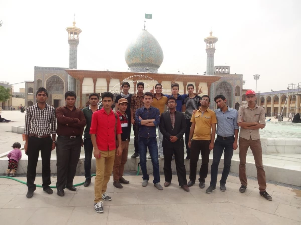 به همت فرهنگی هنری پردیس و انجمن علمی ادبی:
سفر انجمن علمی – ادبی و رشته ی دبیری زبان و ادبیات فارسی پردیس علامه طباطبایی بوشهر به شیراز 5