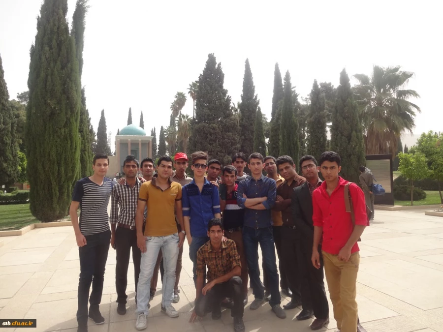 به همت فرهنگی هنری پردیس و انجمن علمی ادبی:
سفر انجمن علمی – ادبی و رشته ی دبیری زبان و ادبیات فارسی پردیس علامه طباطبایی بوشهر به شیراز 7