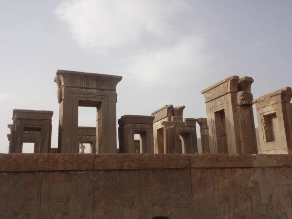 به همت فرهنگی هنری پردیس و انجمن علمی ادبی:
سفر انجمن علمی – ادبی و رشته ی دبیری زبان و ادبیات فارسی پردیس علامه طباطبایی بوشهر به شیراز 8