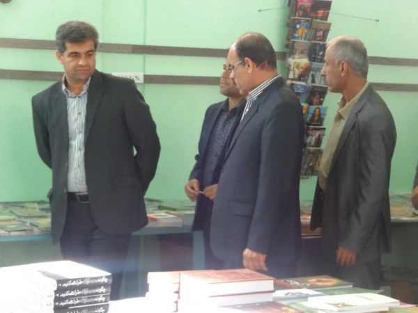 بر پایی نمایشگاه کتاب 4