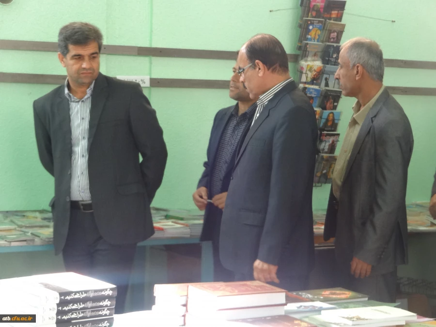 بر پایی نمایشگاه کتاب 4