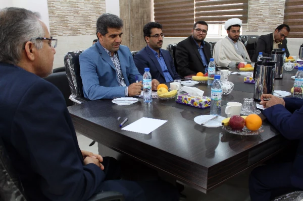 اولین جلسه کمیته استانی هیئت امناء دانشگاه فرهنگیان استان بوشهر در سال 1395برگزار شد. 4