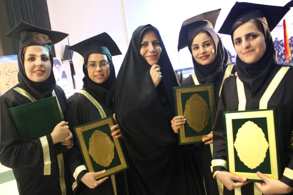 دانشگاه فرهنگیان استان بوشهر برگزار نمود:
جشن فارغ التحصیلی دانشجویان علوم تربیتی 
 12