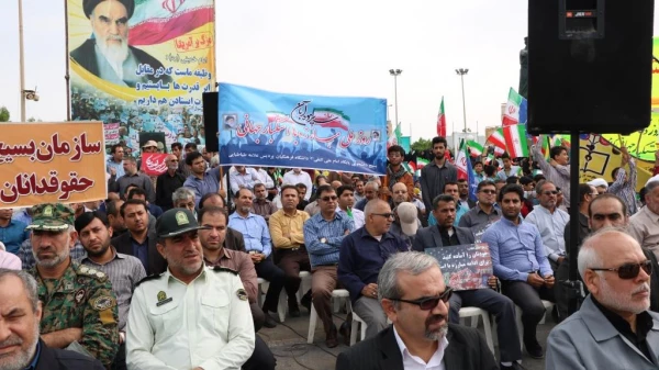 حضور پرشور دانشجو معلمان پردیس علامه طباطبایی در راهپیمایی 13 آبان 4