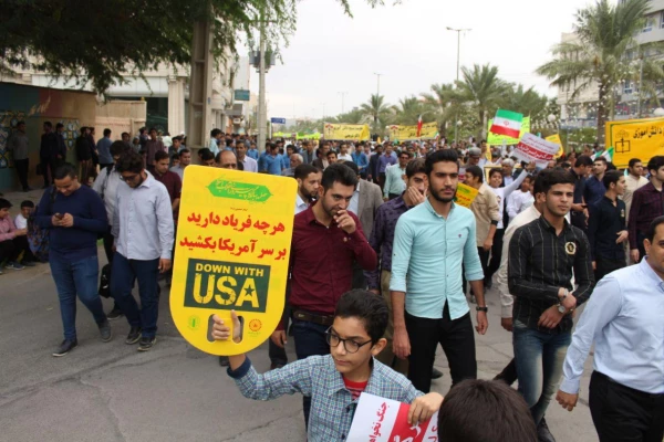 حضور باشکوه مسئولان، اساتید و دانشجو معلمان دانشگاه فرهنگیان استان بوشهر در راهپیمایی ۱۳ آبان 3
