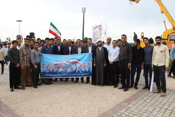 حضور باشکوه مسئولان، اساتید و دانشجو معلمان دانشگاه فرهنگیان استان بوشهر در راهپیمایی ۱۳ آبان 5