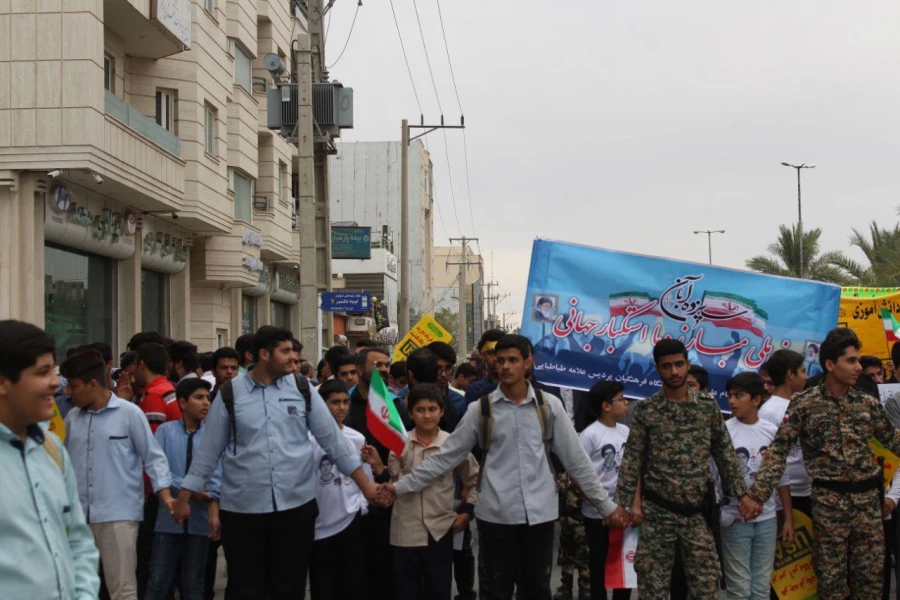 حضور باشکوه مسئولان، اساتید و دانشجو معلمان دانشگاه فرهنگیان استان بوشهر در راهپیمایی ۱۳ آبان 8