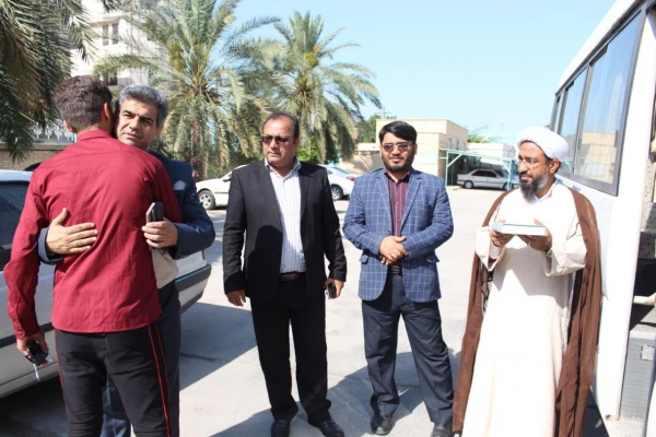 بدرقه و اعزام جمعی از دانشجومعلمان جهادگر داوطلب پردیس علامه طباطبایی دانشگاه فرهنگیان استان بوشهر به مناطق سیل زده خوزستان برای امدادرسانی به هموطنان سیل زده 7