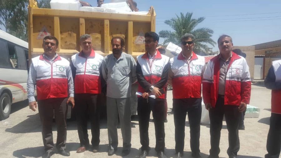 بدرقه و اعزام جمعی از دانشجومعلمان جهادگر داوطلب پردیس علامه طباطبایی دانشگاه فرهنگیان استان بوشهر به مناطق سیل زده خوزستان برای امدادرسانی به هموطنان سیل زده 11