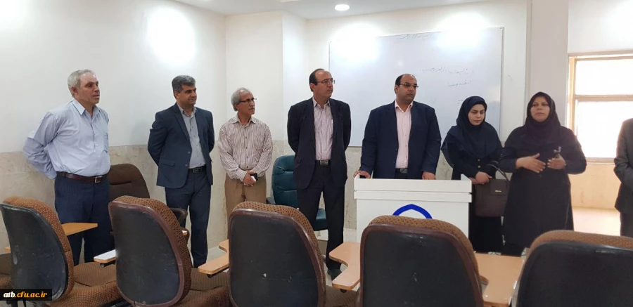 حضور برخی دانشجومعلمان پردیس علامه طباطبایی بوشهر با لباس محلی در کلاس درس 2