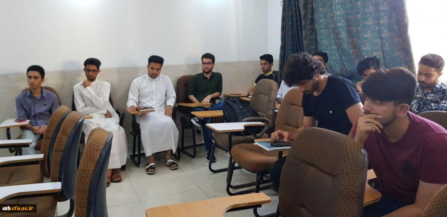حضور برخی دانشجومعلمان پردیس علامه طباطبایی بوشهر با لباس محلی در کلاس درس 5