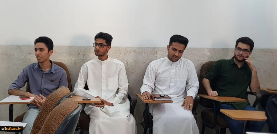 حضور برخی دانشجومعلمان پردیس علامه طباطبایی بوشهر با لباس محلی در کلاس درس 6