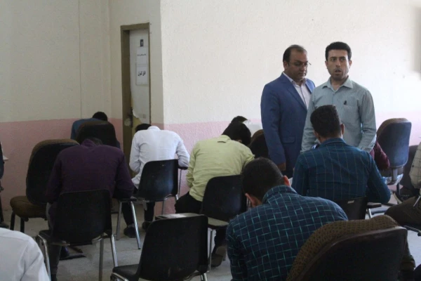 بازدید معاون توسعه منابع و امور دانشجویی پردیس علامه طباطبایی بوشهر از حوزه های امتحانی این پردیس 3