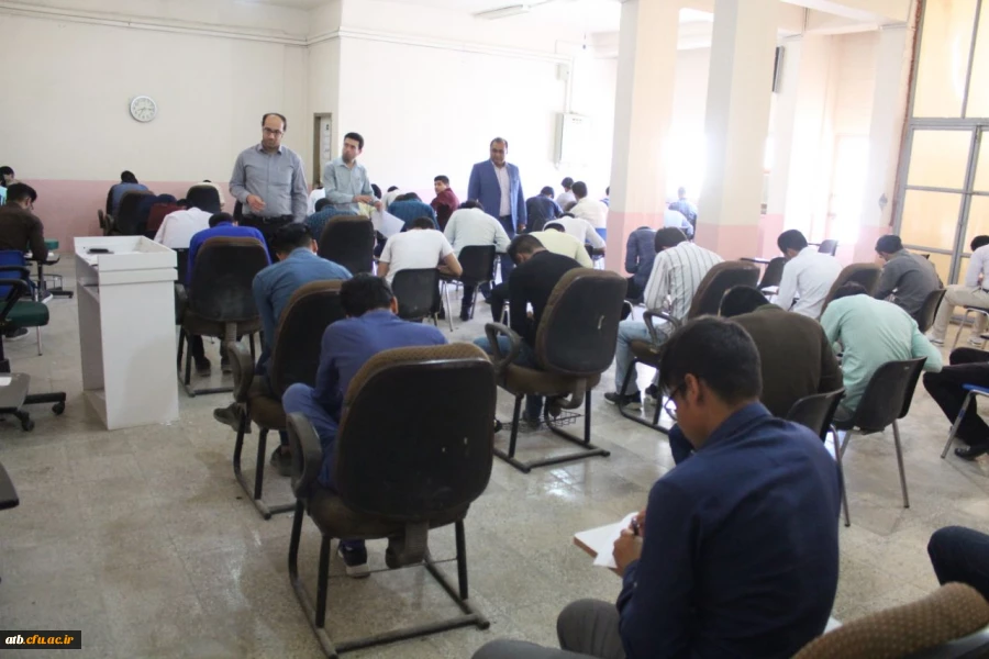 بازدید معاون توسعه منابع و امور دانشجویی پردیس علامه طباطبایی بوشهر از حوزه های امتحانی این پردیس 6
