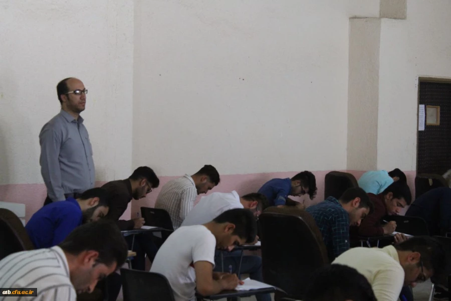 بازدید معاون توسعه منابع و امور دانشجویی پردیس علامه طباطبایی بوشهر از حوزه های امتحانی این پردیس 7