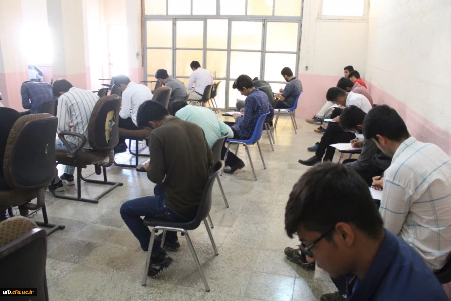 بازدید معاون توسعه منابع و امور دانشجویی پردیس علامه طباطبایی بوشهر از حوزه های امتحانی این پردیس 8