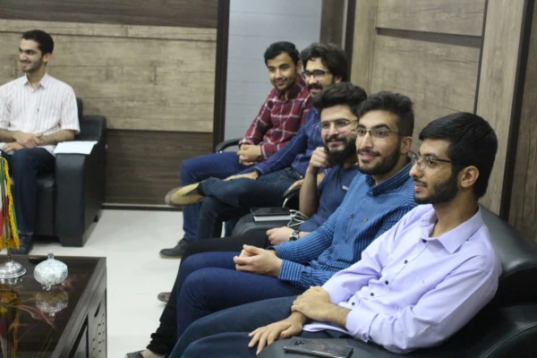 خداحافظی دانشجویان دانش آموخته ورودی ۹۴پردیس علامه طباطبایی بوشهر با رئیس دانشگاه  2