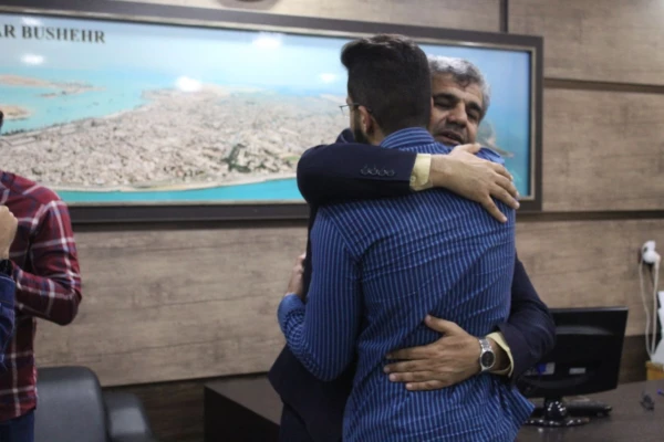 خداحافظی دانشجویان دانش آموخته ورودی ۹۴پردیس علامه طباطبایی بوشهر با رئیس دانشگاه  8