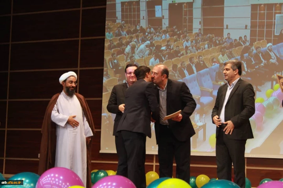 با حضور مشاور اجرایی معاون طرح و برنامه و توسعه مدیریت و مدیرکل حقوقی دانشگاه فرهنگیان

جشن بزرگ روز دانشجو دانشگاه فرهنگیان استان بوشهر برگزار شد 14